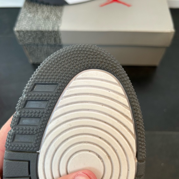 Jordan 3 Cool Grey - Picture 7 of 8